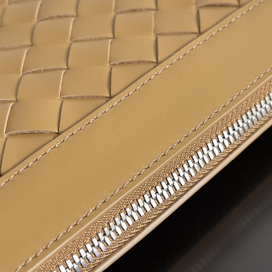 Bottega Veneta Clutch Bags